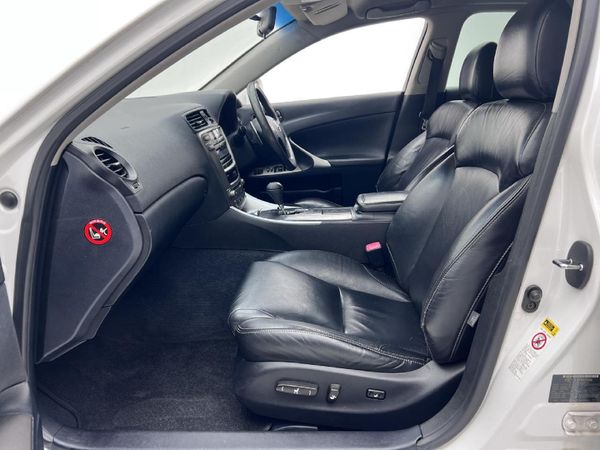 2009-Lexus-IS-250-Auto image:4