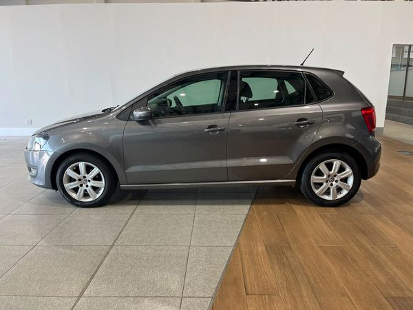 2011-Volkswagen-Polo-16-Comfortline-5-dr image:12