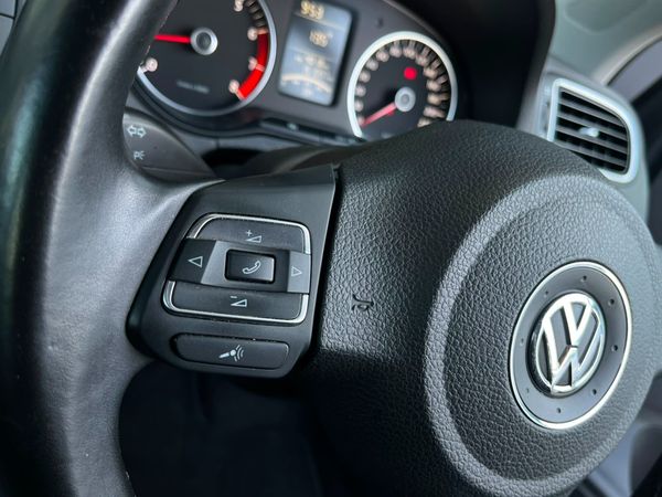 2011-Volkswagen-Polo-16-Comfortline-5-dr image:6