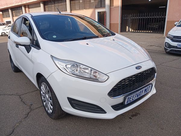2017-Ford-Fiesta-14-Trend-5-dr image:1