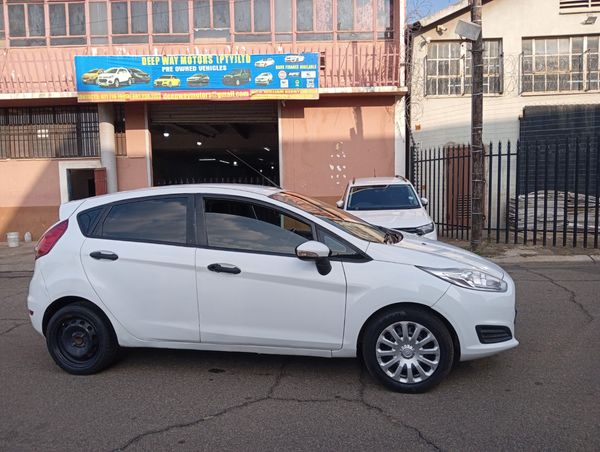 2017-Ford-Fiesta-14-Trend-5-dr image:3