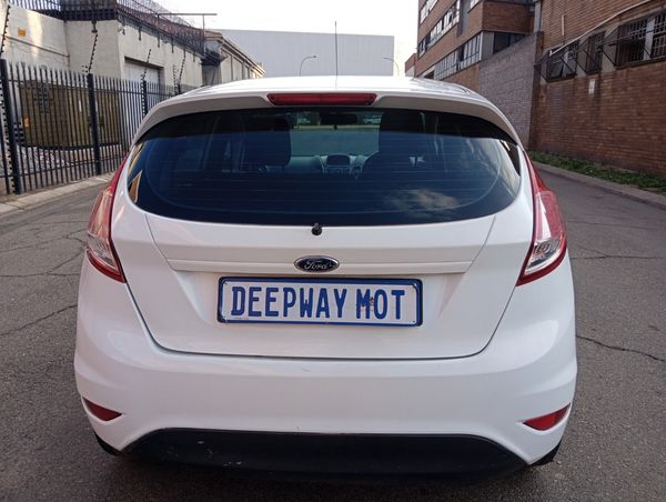 2017-Ford-Fiesta-14-Trend-5-dr image:5