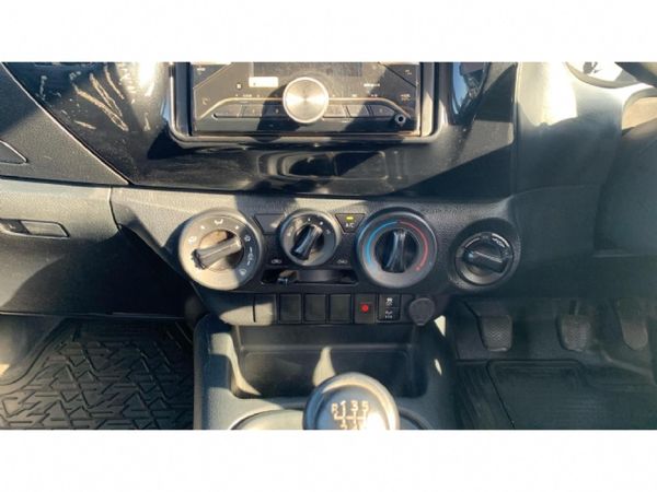 2024-Toyota-Hilux-24-GD-6-SR-4x4-Double-Cab image:17