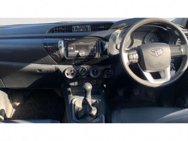 2024-Toyota-Hilux-24-GD-6-SR-4x4-Double-Cab image:20