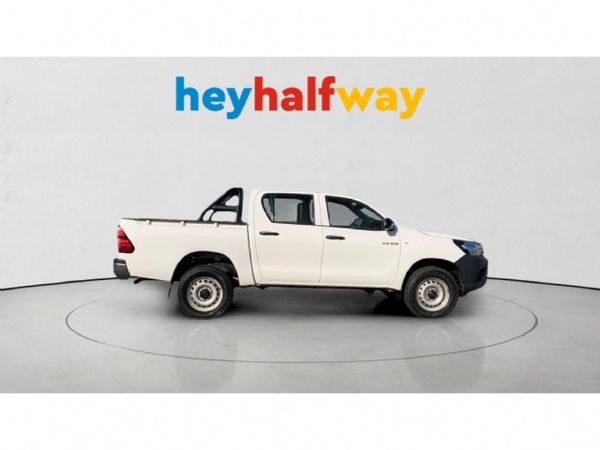 2024-Toyota-Hilux-24-GD-6-SR-4x4-Double-Cab image:4