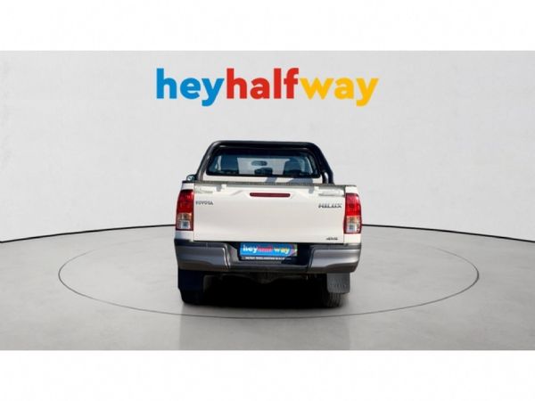 2024-Toyota-Hilux-24-GD-6-SR-4x4-Double-Cab image:5