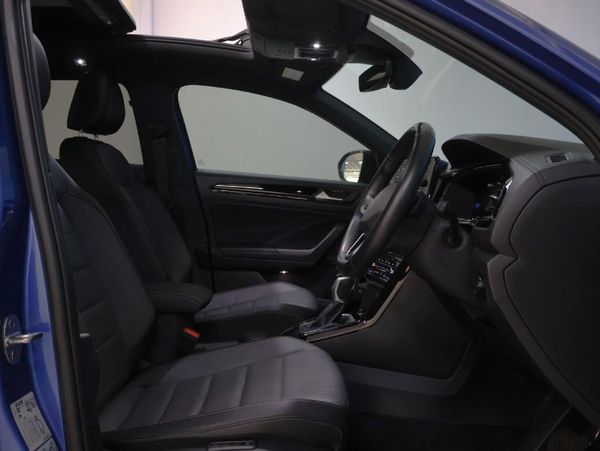 2022-Volkswagen-T-Roc-14-TSI-Design-Auto image:19