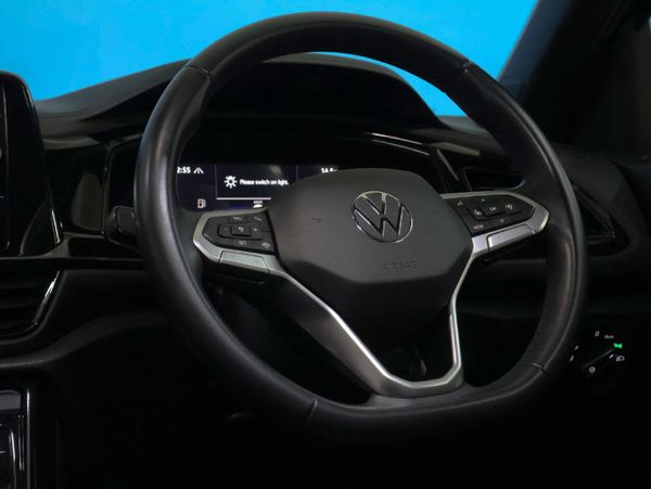 2022-Volkswagen-T-Roc-14-TSI-Design-Auto image:22
