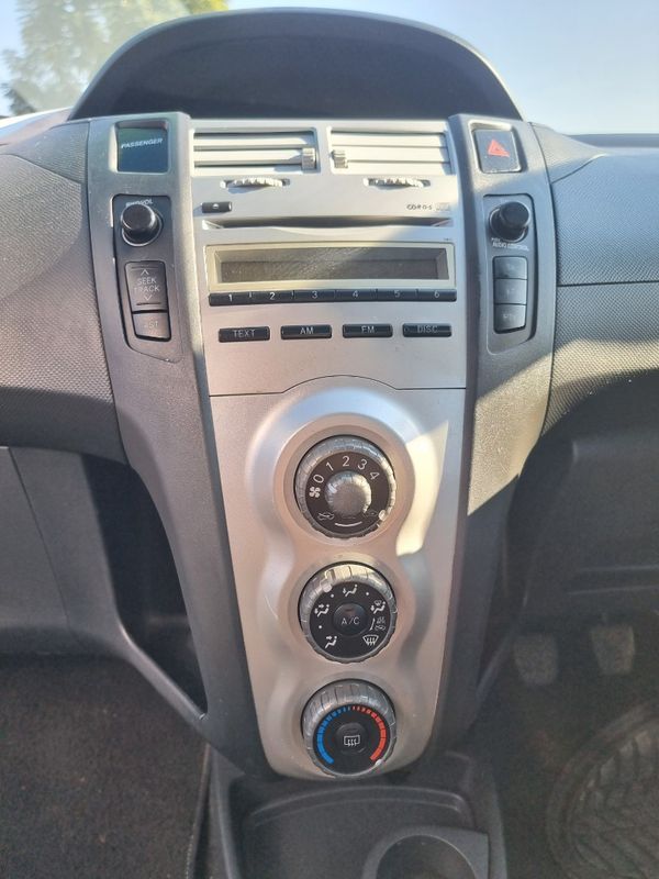 2006-Toyota-Yaris-T3-5-dr image:11