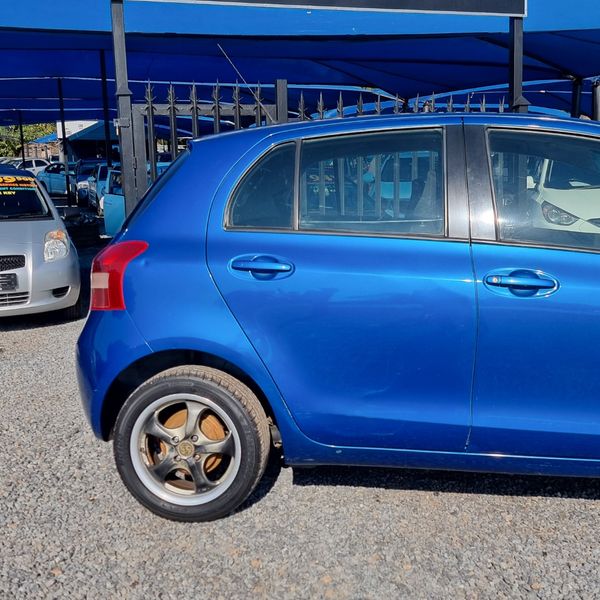 2006-Toyota-Yaris-T3-5-dr image:3