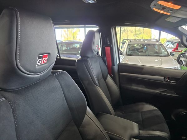 2026-Toyota-Hilux-28GD-6-GR-Sport-Double-Cab-4x4 image:8