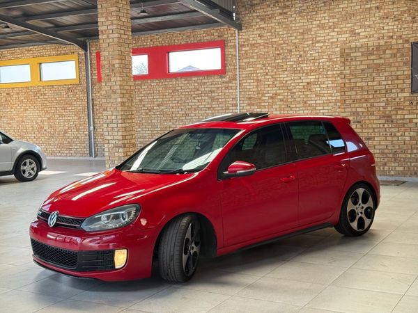 2012-Volkswagen-Golf-VI-GTI-20-TSI image:2