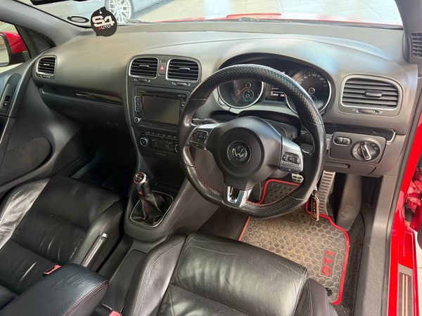 2012-Volkswagen-Golf-VI-GTI-20-TSI image:4
