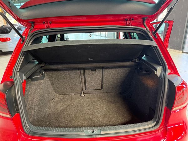 2012-Volkswagen-Golf-VI-GTI-20-TSI image:6