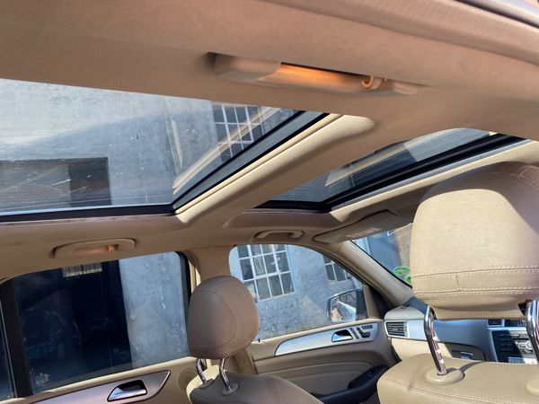 2015-Mercedes-Benz-ML-350-Bluetec image:9