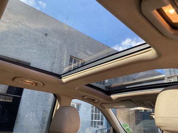 2015-Mercedes-Benz-ML-350-Bluetec image:10
