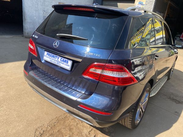 2015-Mercedes-Benz-ML-350-Bluetec image:5