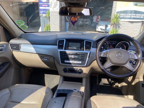 2015-Mercedes-Benz-ML-350-Bluetec image:8