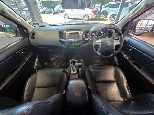 2013-Toyota-Fortuner-30-D-4D-Raised-Body-Auto image:9