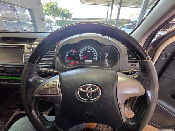 2013-Toyota-Fortuner-30-D-4D-Raised-Body-Auto image:12