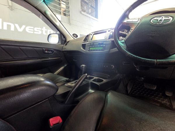 2013-Toyota-Fortuner-30-D-4D-Raised-Body-Auto image:15