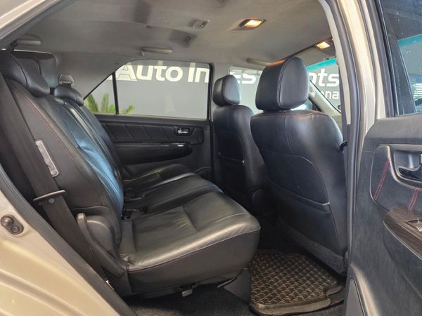2013-Toyota-Fortuner-30-D-4D-Raised-Body-Auto image:6