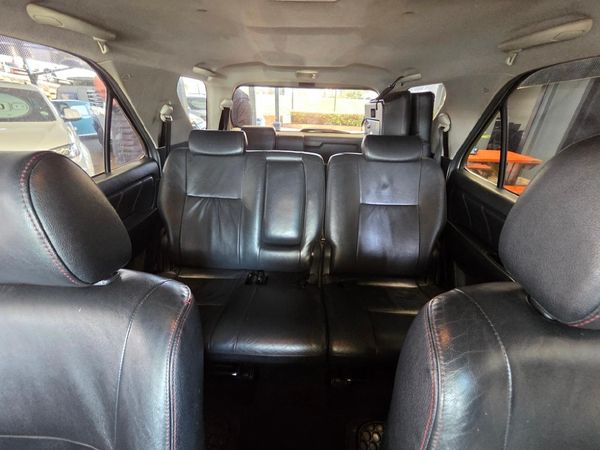 2013-Toyota-Fortuner-30-D-4D-Raised-Body-Auto image:8