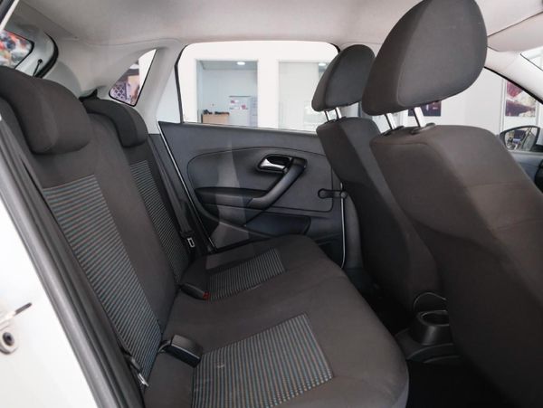 2022-Volkswagen-Polo-Vivo-14-Comfortline-5-dr image:9