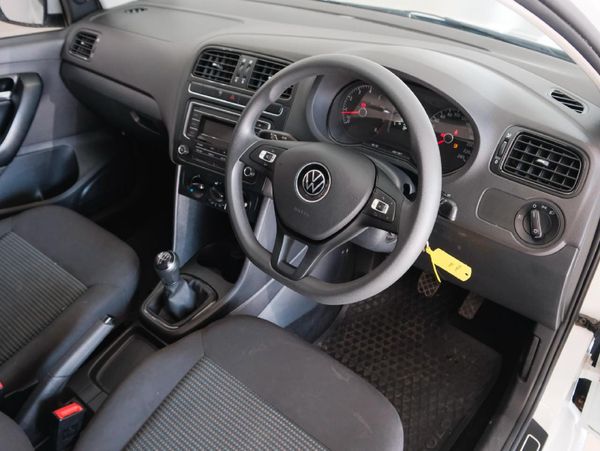 2022-Volkswagen-Polo-Vivo-14-Comfortline-5-dr image:10