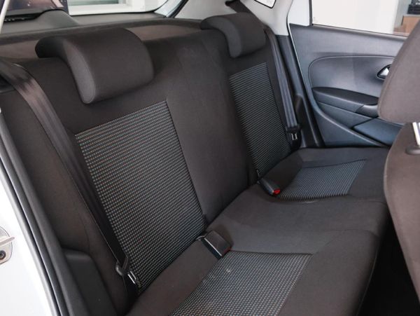 2022-Volkswagen-Polo-Vivo-14-Comfortline-5-dr image:11