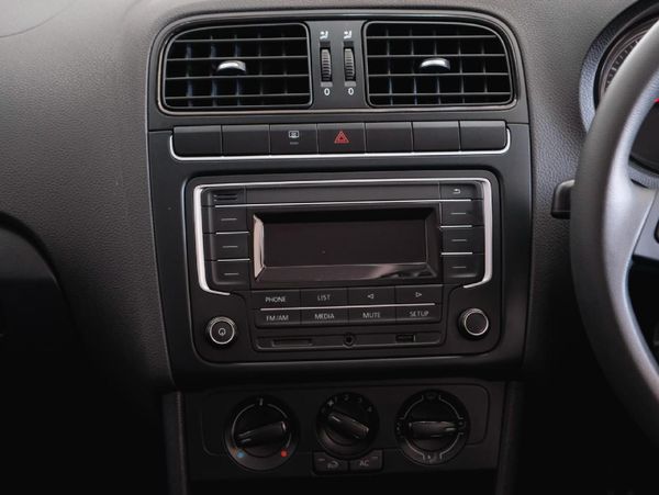 2022-Volkswagen-Polo-Vivo-14-Comfortline-5-dr image:12