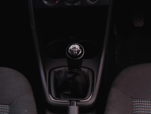 2022-Volkswagen-Polo-Vivo-14-Comfortline-5-dr image:16