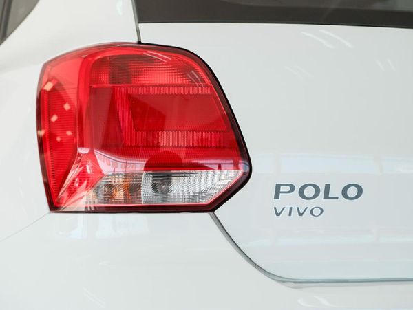 2022-Volkswagen-Polo-Vivo-14-Comfortline-5-dr image:21