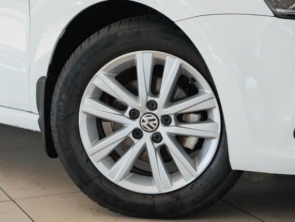 2022-Volkswagen-Polo-Vivo-14-Comfortline-5-dr image:3