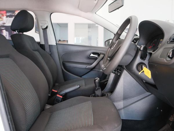 2022-Volkswagen-Polo-Vivo-14-Comfortline-5-dr image:6