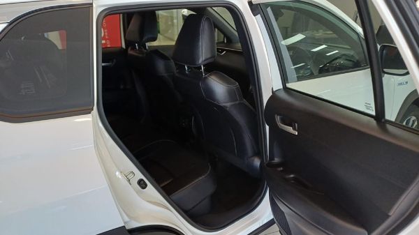 2024-Toyota-Corolla-Cross-18-XR-Hybrid image:5