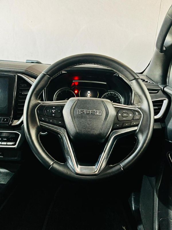 2024-Isuzu-D-Max-30-DDI-V-Cross-HR-Auto-Double-Cab image:10