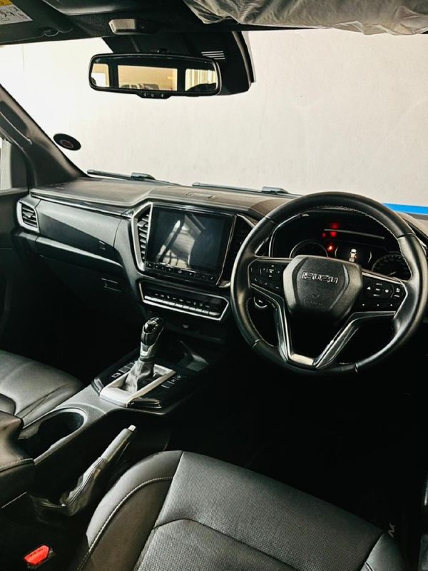 2024-Isuzu-D-Max-30-DDI-V-Cross-HR-Auto-Double-Cab image:12