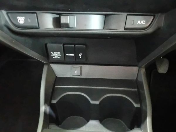 2015-Honda-Ballade-15-Elegance image:18
