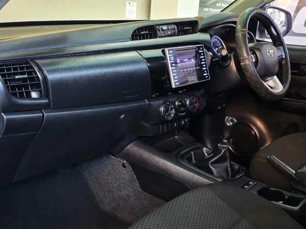2018-Toyota-Hilux-24-GD-6-Raised-Body-SRX-Single-Cab image:12
