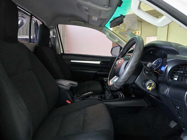 2018-Toyota-Hilux-24-GD-6-Raised-Body-SRX-Single-Cab image:17