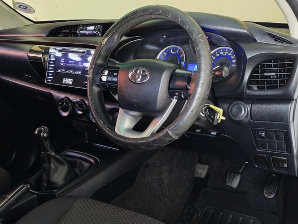 2018-Toyota-Hilux-24-GD-6-Raised-Body-SRX-Single-Cab image:19