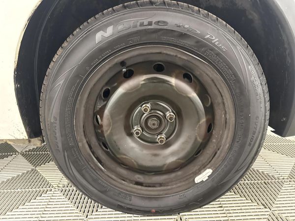 2014-Nissan-NP200-15-dCi-Safety-Pack image:4