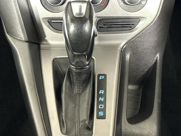 2013-Ford-Focus-20-TDCi-Trend-Auto-5-dr image:10