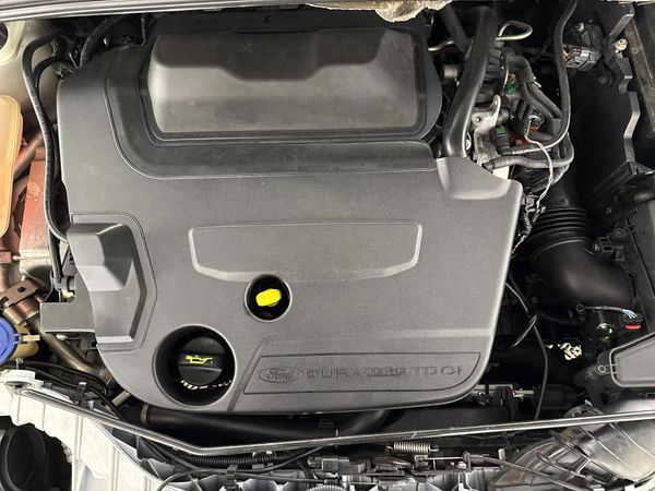 2013-Ford-Focus-20-TDCi-Trend-Auto-5-dr image:12