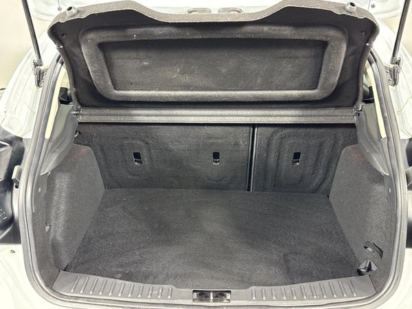 2013-Ford-Focus-20-TDCi-Trend-Auto-5-dr image:13