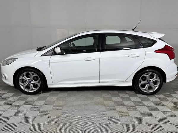 2013-Ford-Focus-20-TDCi-Trend-Auto-5-dr image:18