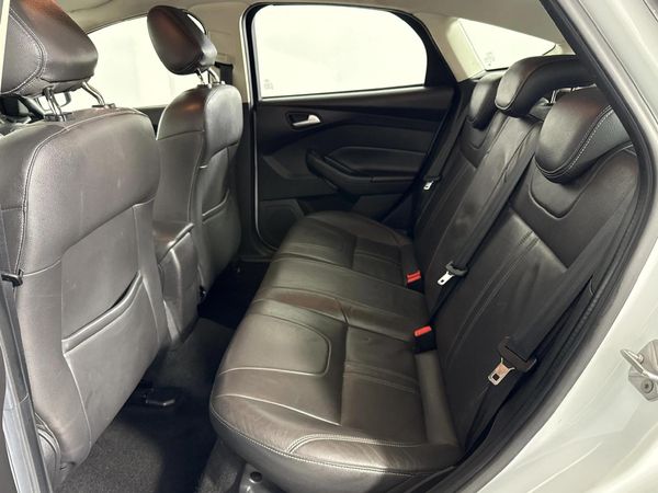 2013-Ford-Focus-20-TDCi-Trend-Auto-5-dr image:3