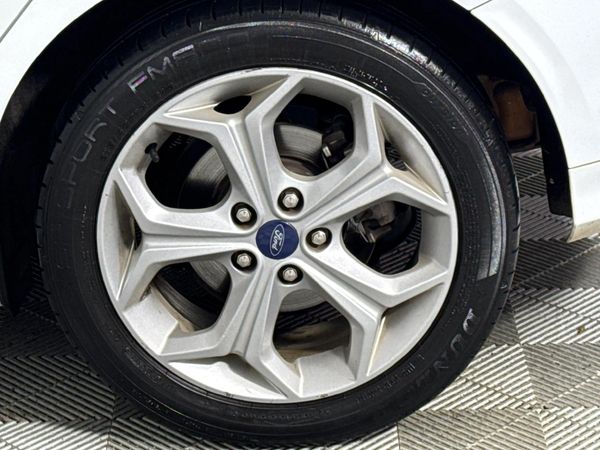 2013-Ford-Focus-20-TDCi-Trend-Auto-5-dr image:6