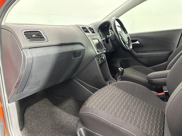 2020-Volkswagen-Polo-Vivo-16-Maxx-5-dr image:8
